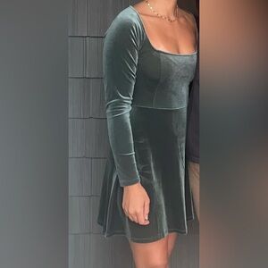 Old Navy Velvet Long Sleeve Dress in Forest Green